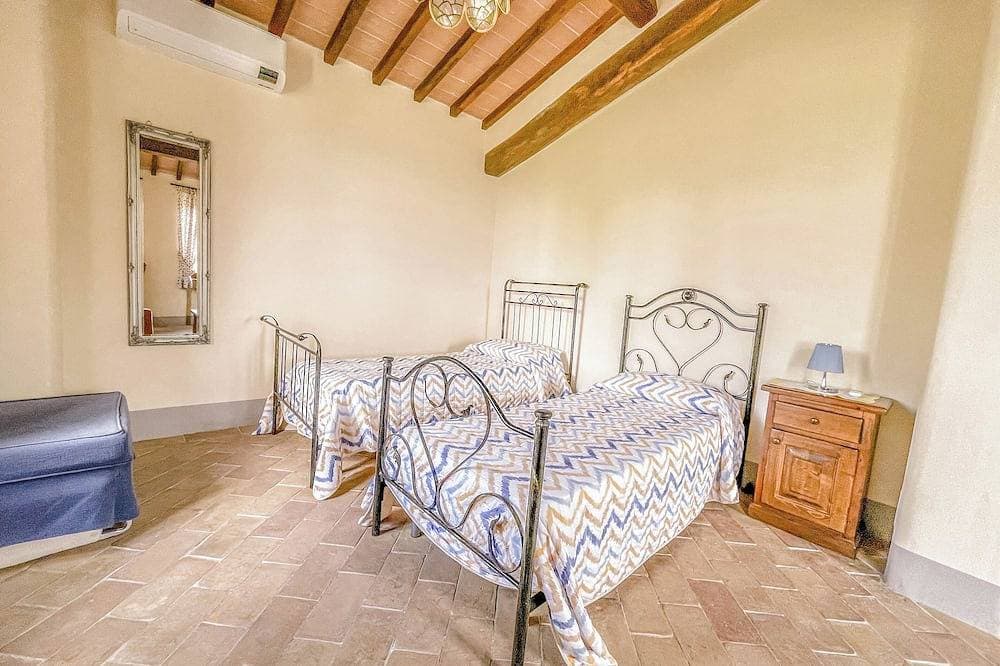 Foto 5 von 30: Detached villa with private pool and great panoramic views!!