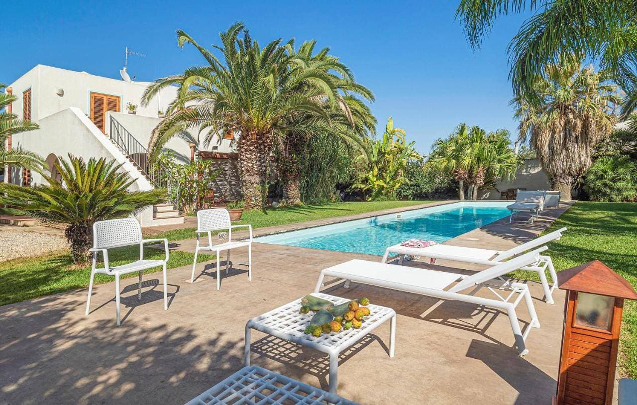 Beautiful Home In Menfi With Private Swimming Pool, Can Be Inside Or Outside 1