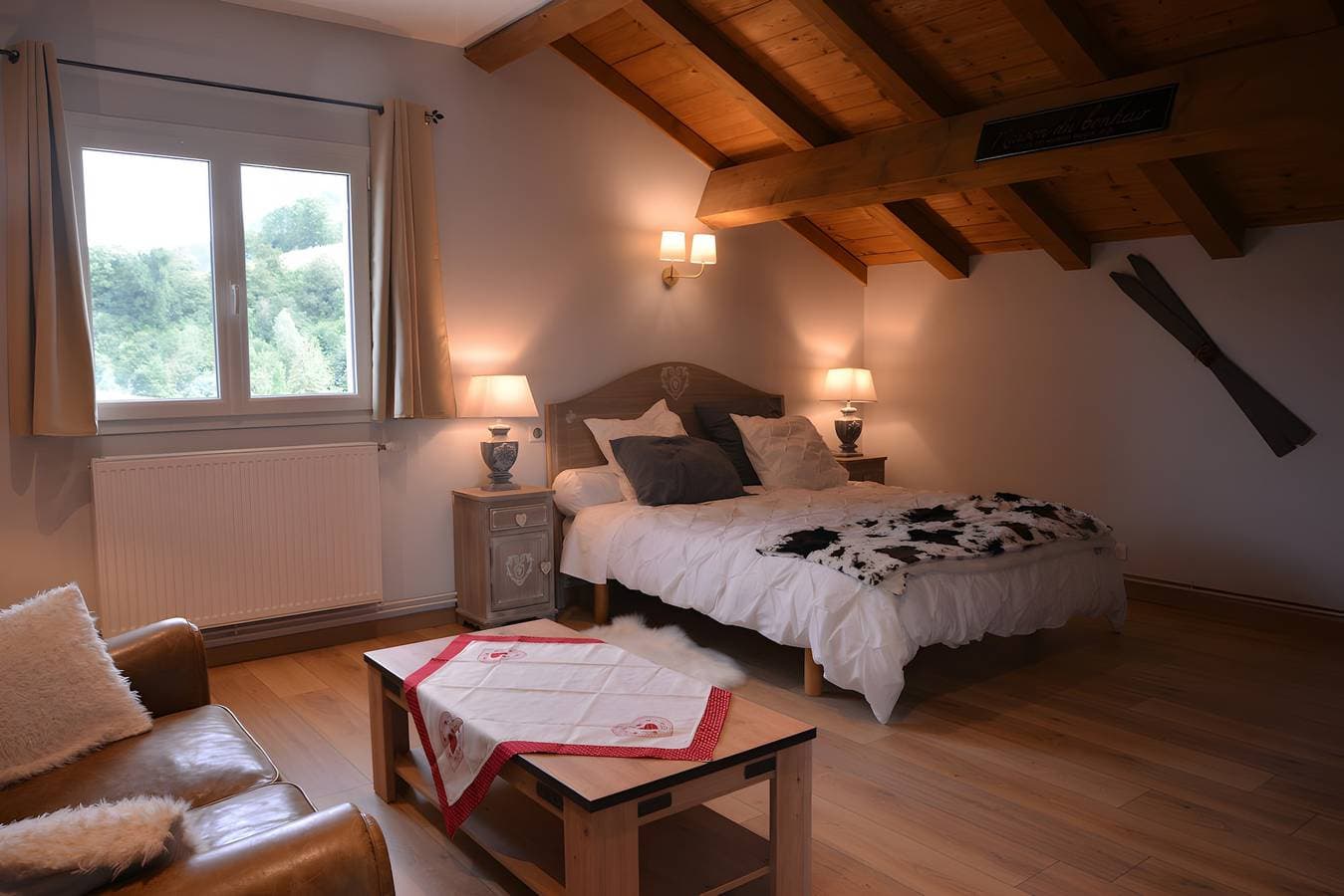 Foto 9 von 28: Bed & Breakfast „La Chambre De Jaxel“ mit Bergblick, Gemeinschaftspool und WLAN