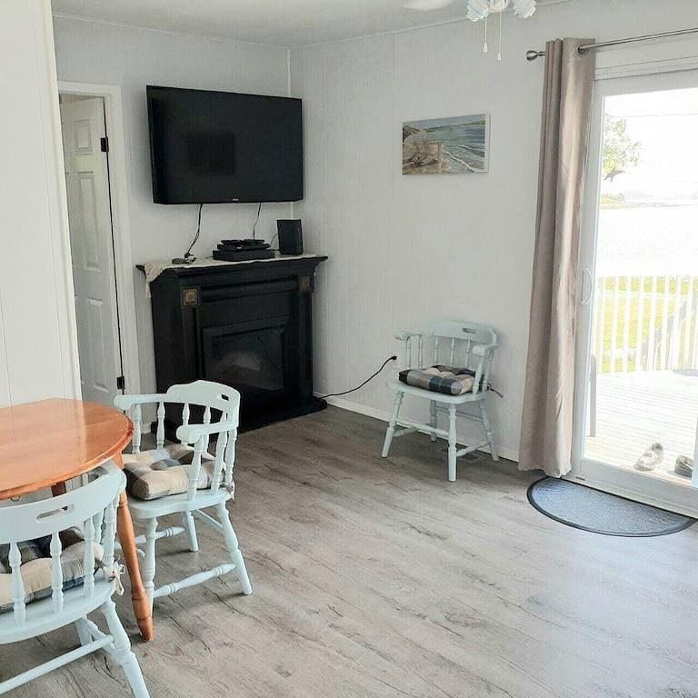 Foto 4 von 30: Oceanfront/peaceful -  Housekeeping Cottage with water access.