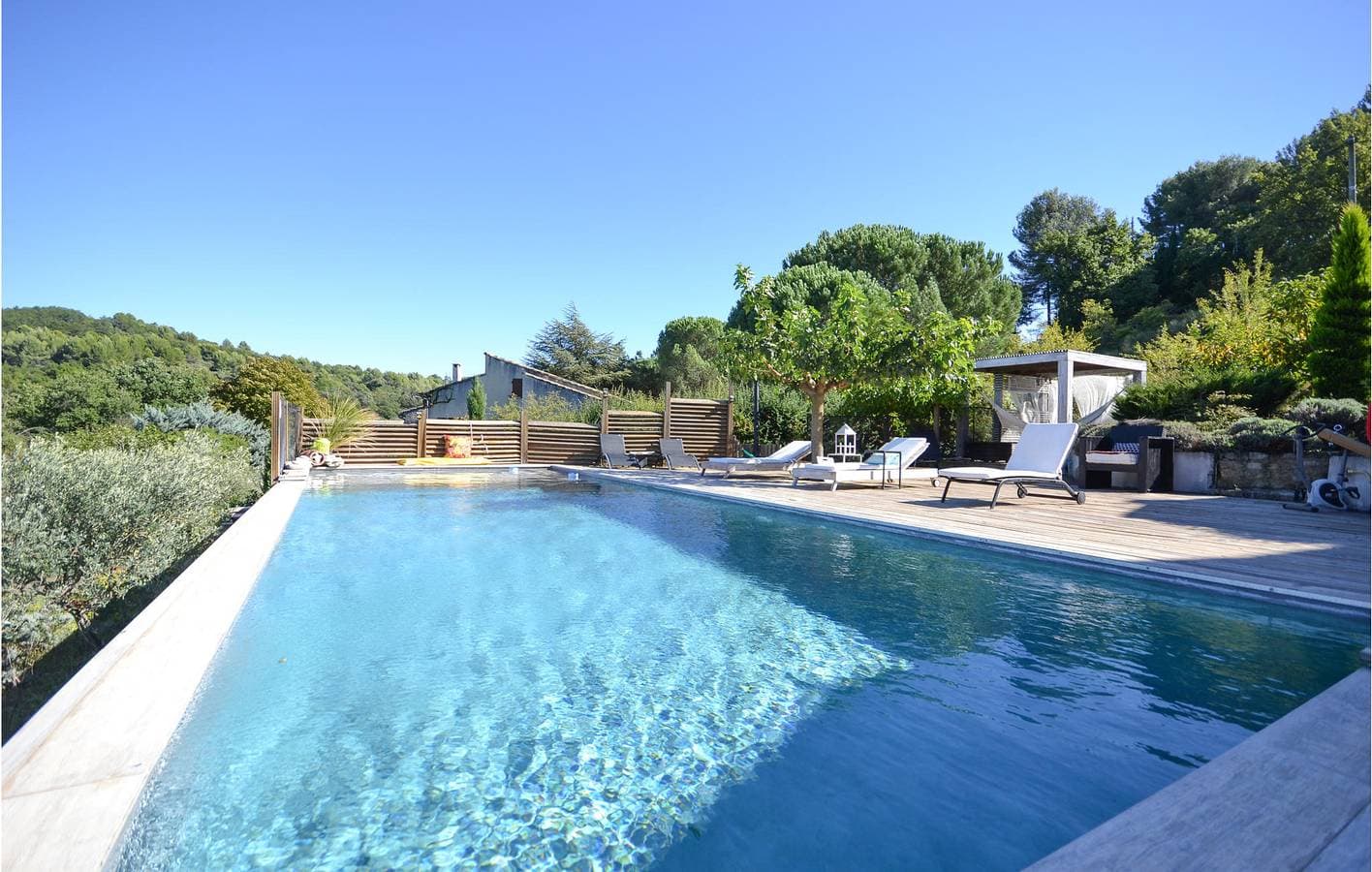 Foto 12 von 30: Wohnung mit Bergblick, Parkplatz und Pool