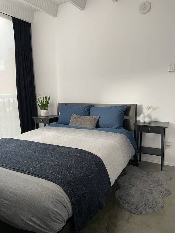 Foto 8 von 12: Bright 1Br, Rogers Arena, Bc Place, Free Parking, Chinatown