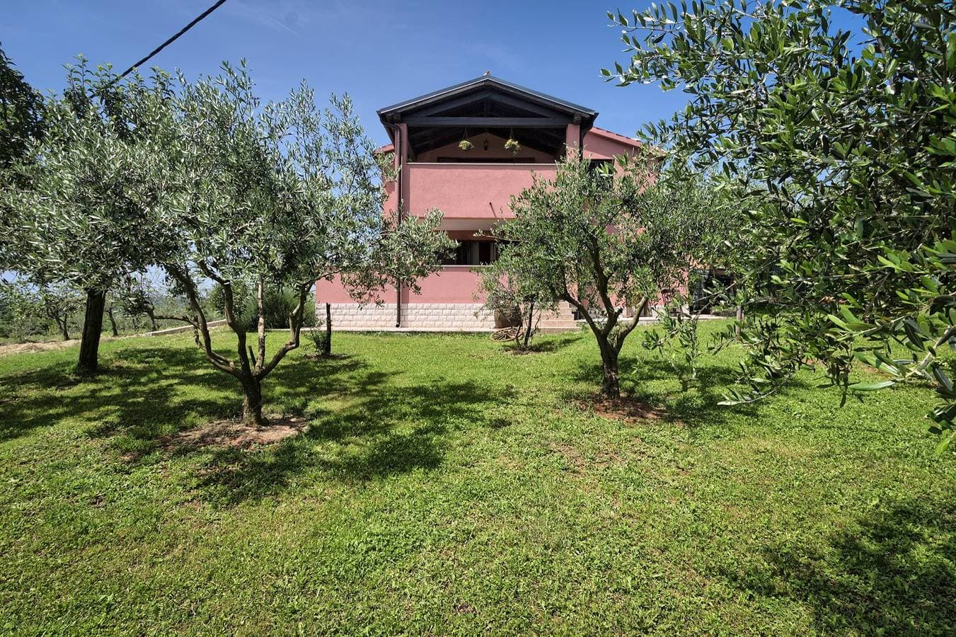 Foto 4 von 45: Ferienhaus mit drei Schlafzimmern neben Kiesstränd