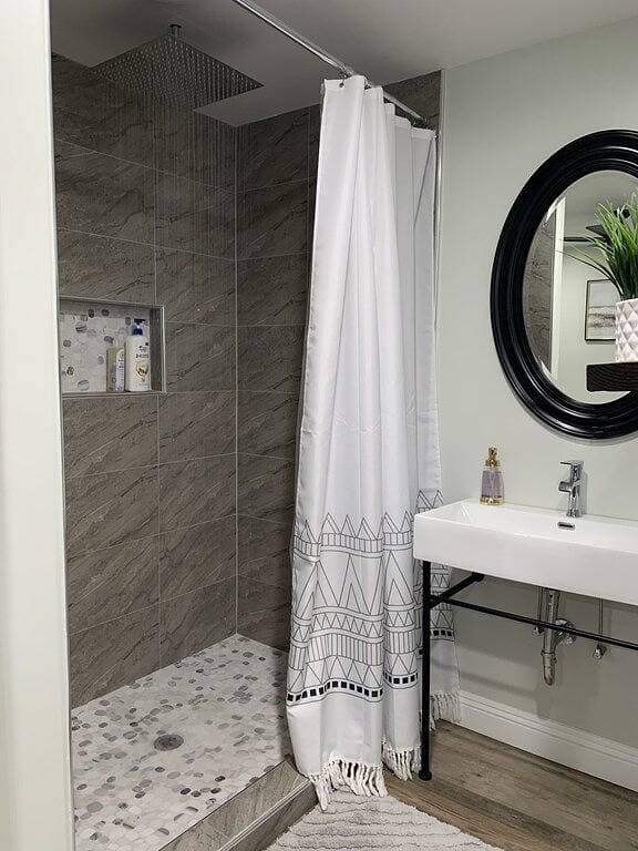 Cozy 3 bed/ 2 bath with a Brewery Feel Patio 1
