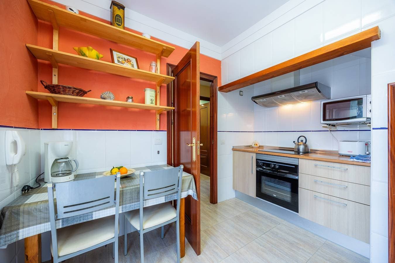 Foto 11 von 37: Chalet 'Llac D'alcudia' mit Seeblick, Wi-Fi und Klimaanlage