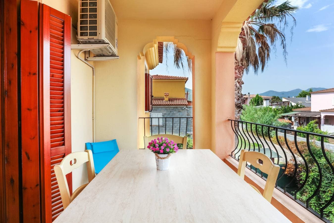 Foto 2 von 26: Ferienwohnung "Bilocale Geranium Beach" mit Terrasse und Klimaanlage