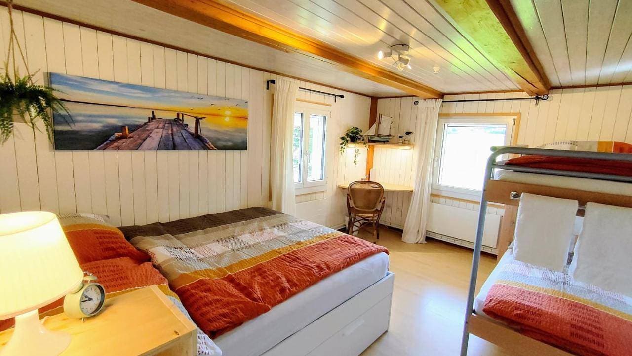 Foto 2 von 7: Family Room with Lake View