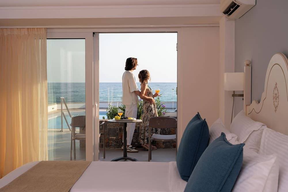 Foto 4 von 7: Dream Villa Athena-2 bedrooms Beach Front with private pool