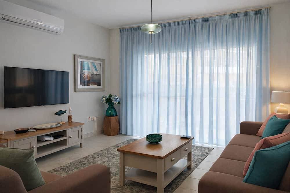 Best location- Harbour and promenade,  2Br/2 baths apartment with private garden 1