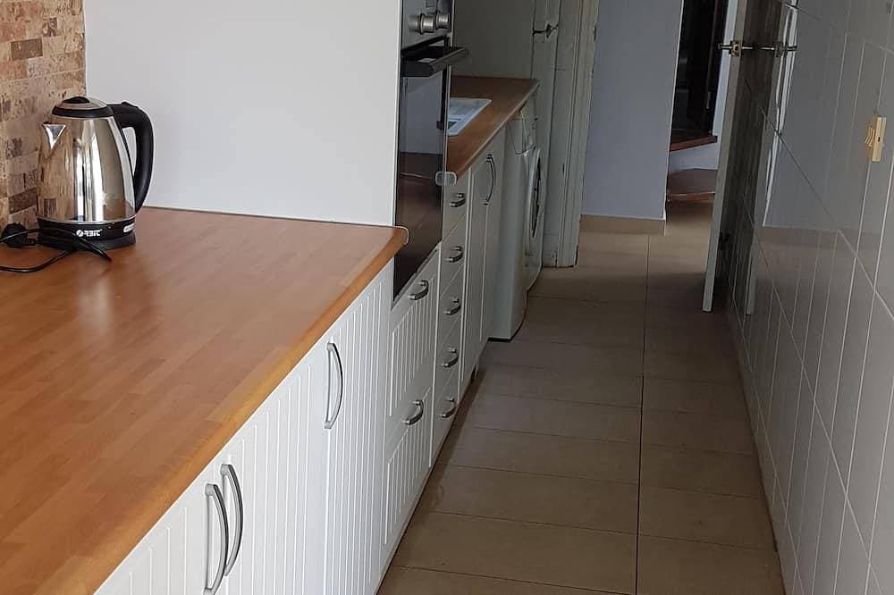 Foto 13 von 30: Eine luxuriöse moderne Villa, einen erstaunlichen privaten Pool und einen großen Garten. Sonderpreise 2019