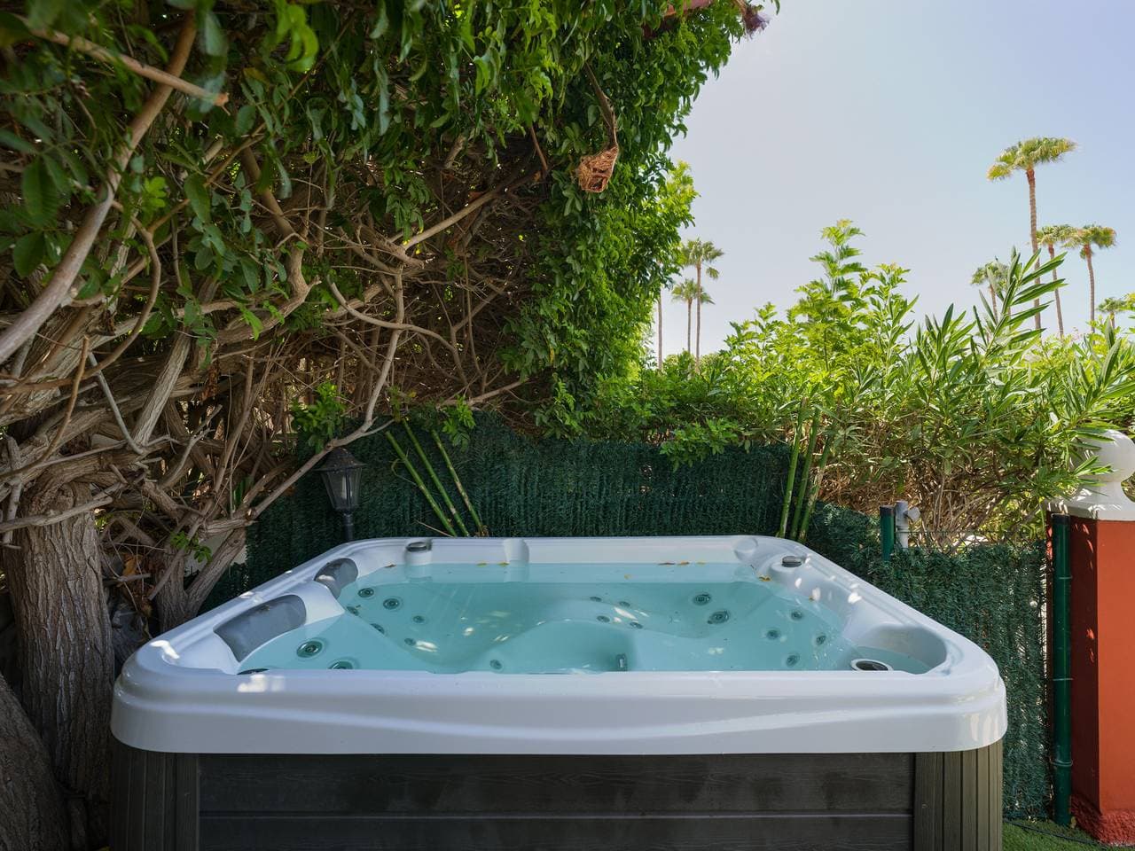 Foto 11 von 30: Cozy Bungalow with Private Jacuzzi in Maspalomas