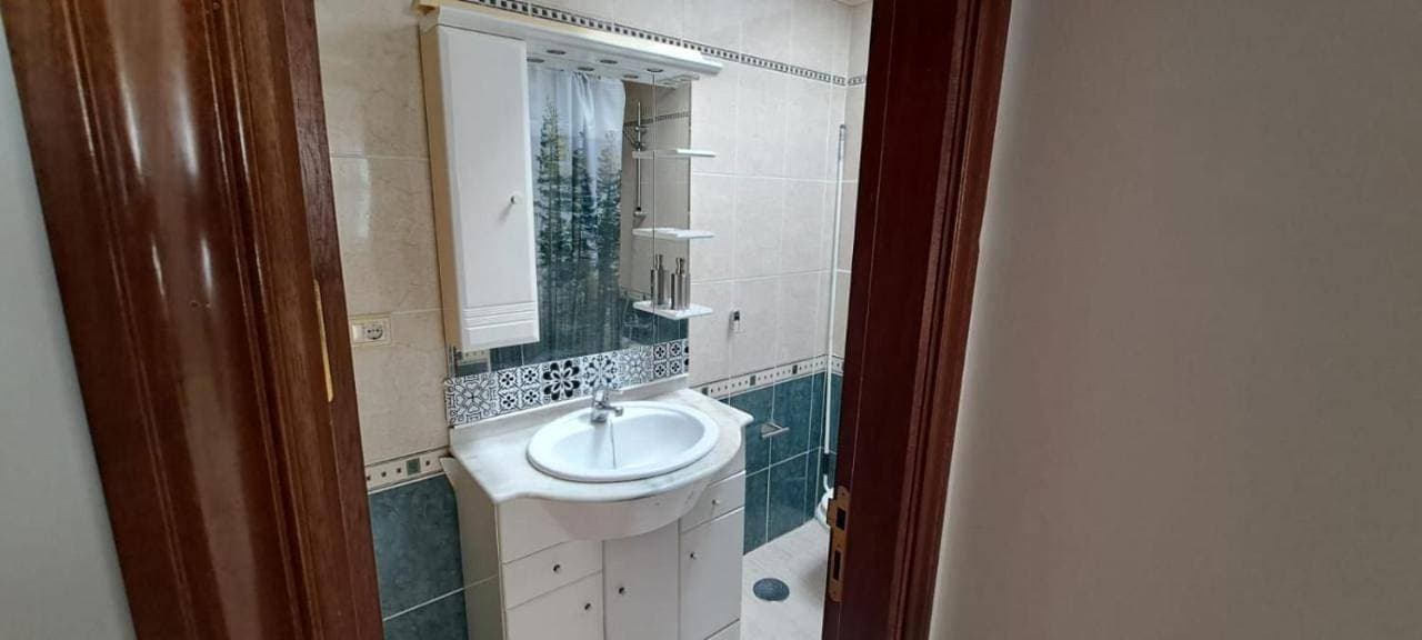 Foto 6 von 32: Three-Bedroom House