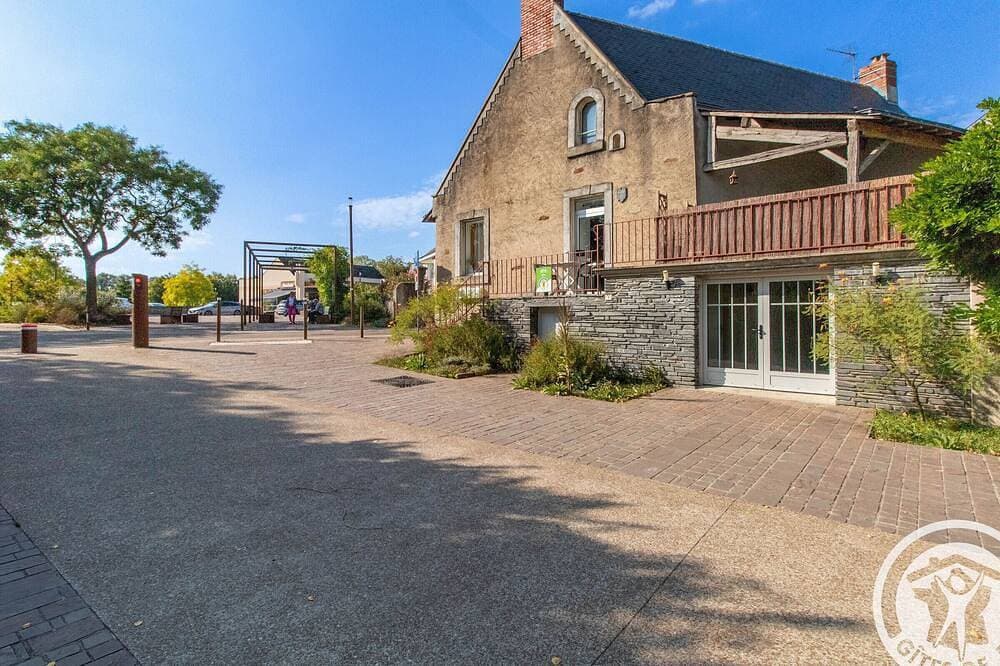 Charmante maison au bord de l'eau, près d'Angers, 2 chambres, confort moderne, idéal pour familles 1