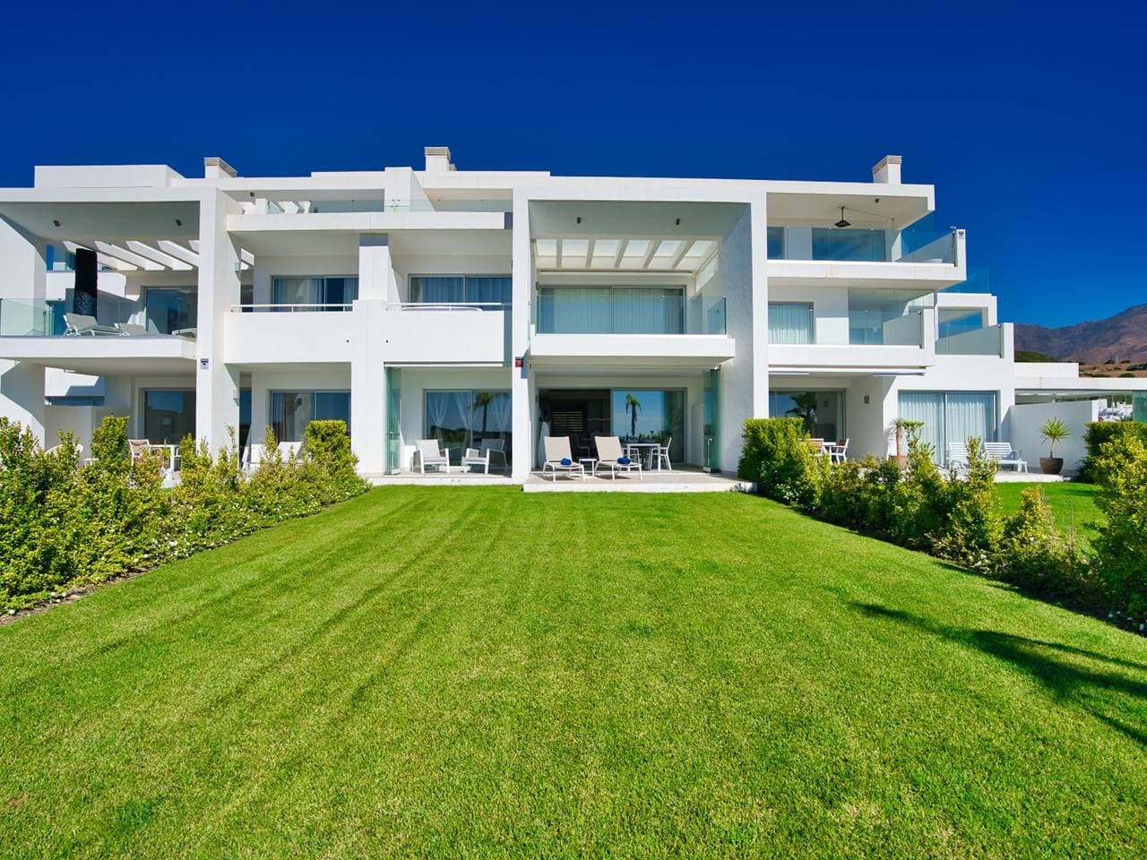 Foto 2 von 33: Moderne Wohnung in Casares mit Garten und Lagunenzugang