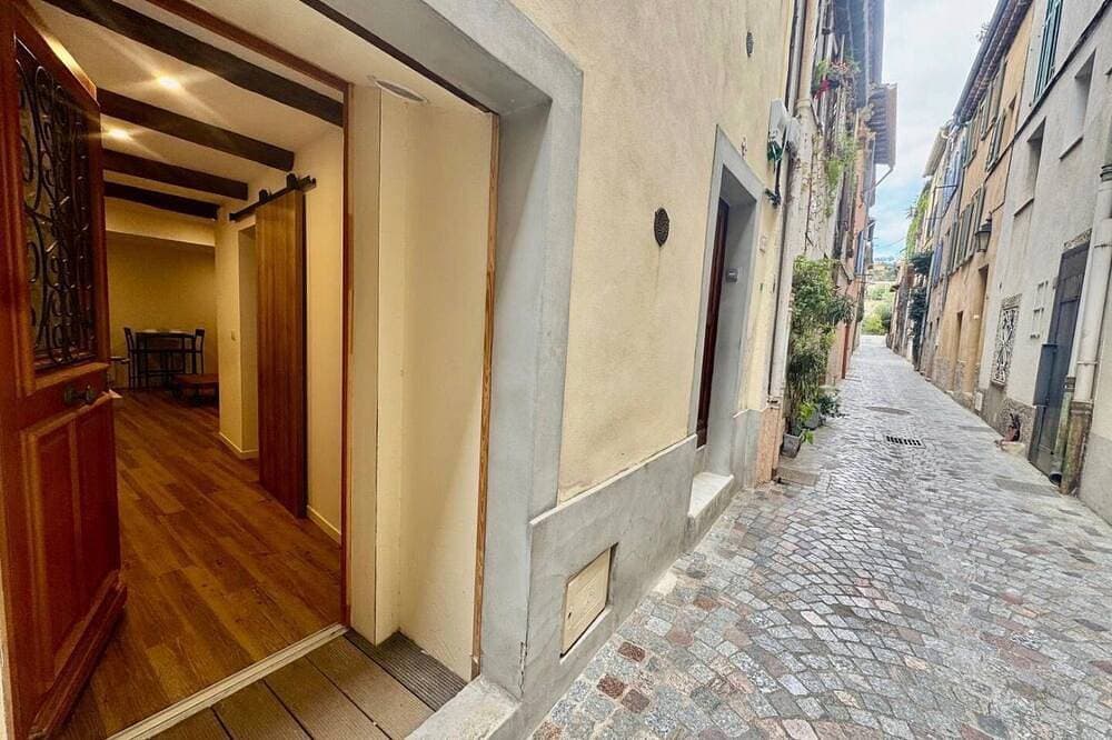 Foto 8 von 10: Renovated studio apartment - Old town St Laurent.