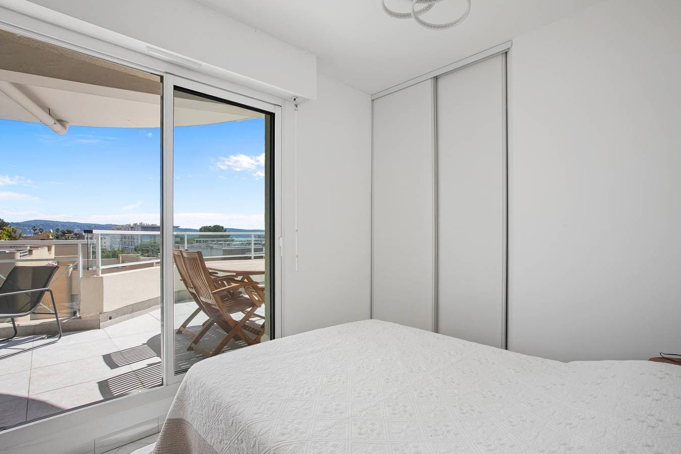 Foto 10 von 26: 2-Zimmer-Apartment mit Meerblick, Terrasse, Balkon und Klimaanlage