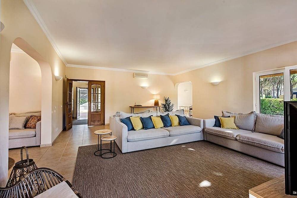 Foto 13 von 30: Geräumige Villa mit Pool in Praia Verde, zu Fuß zum Strand, mit kostenlosem WLAN