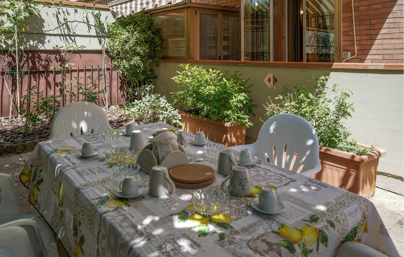Foto 2 von 21: Gemütliche Gartenwohnung mit Parkplatz, WiFi, AC in der Nähe von Fluss und Restaurant