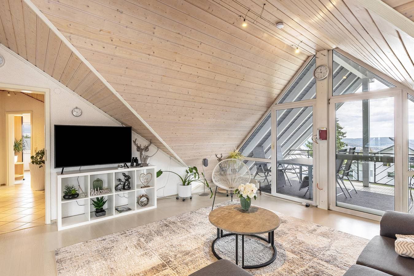 Foto 11 von 39: Ferienwohnung Christine mit Bergblick, privater Terrasse und WLAN