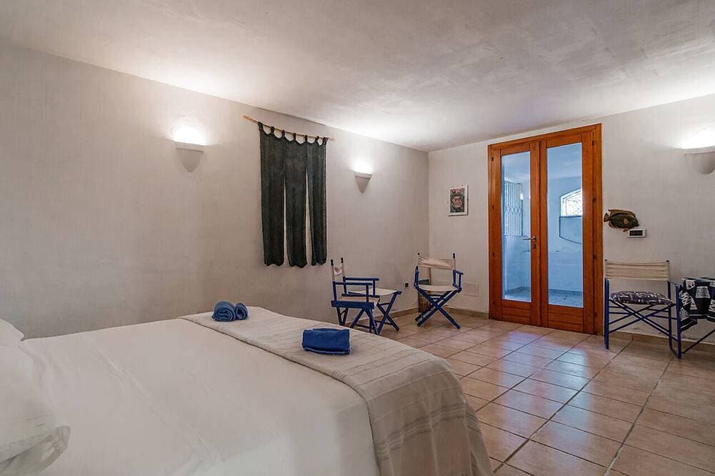 Foto 9 von 30: Panoramic sea view villa in La Maddalena with garden. Walk to beaches.