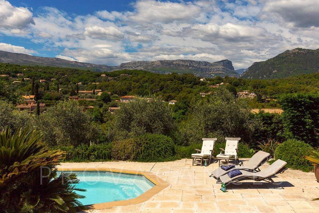 Foto 5 von 53: Schönes Ferienhaus mit Pool in Le Rouret