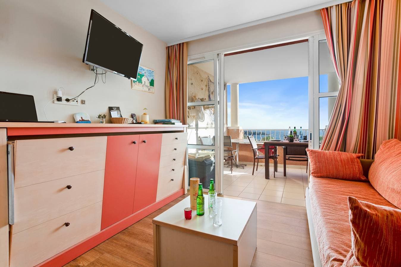 Foto 9 von 25: Appartement 'Cap Esterel St Raphaël' mit Meerblick, Gemeinschaftspool und privater Terrasse