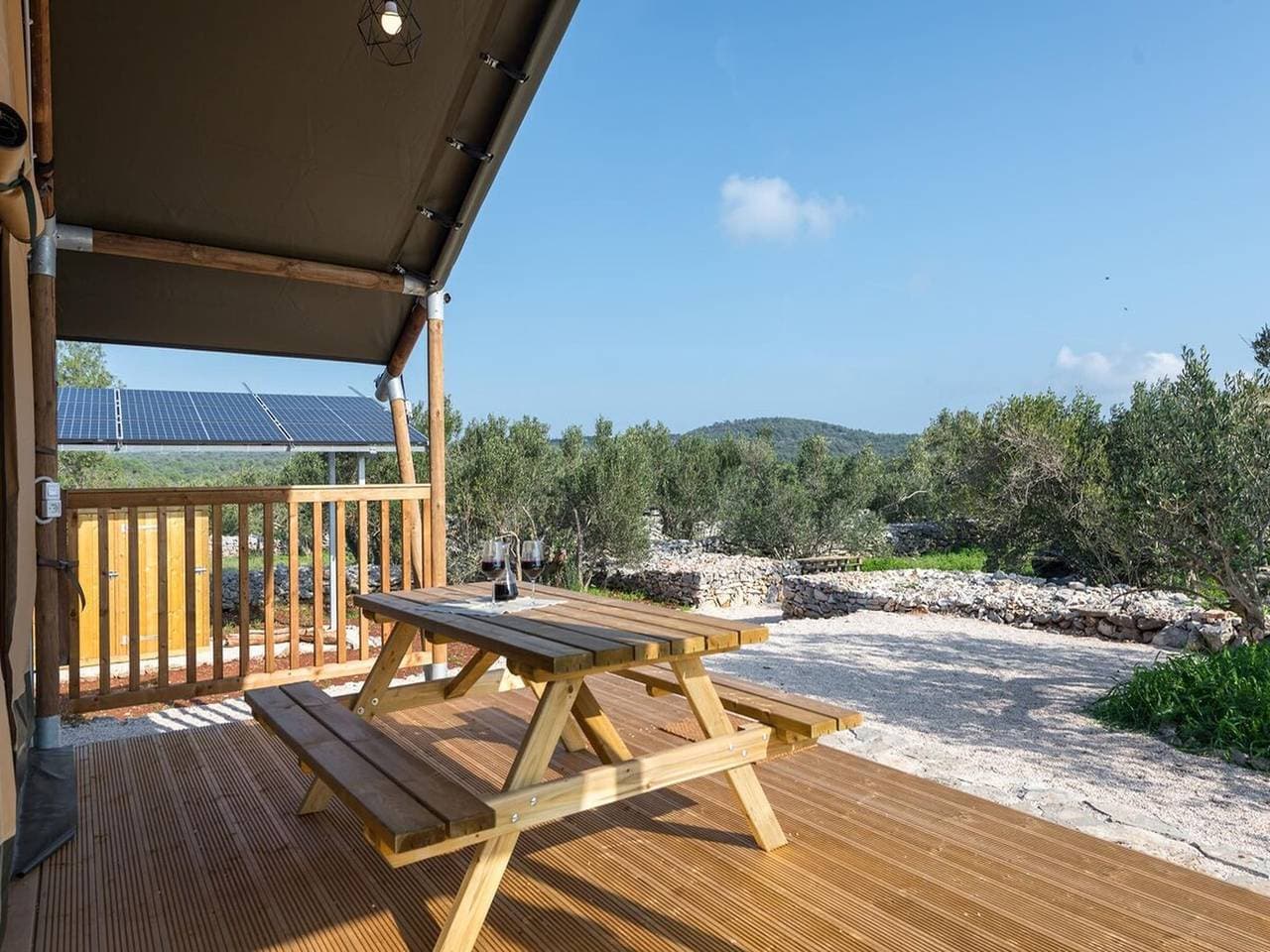Foto 5 von 27: Insel-Glamping für 4 Personen mit Whirlpool