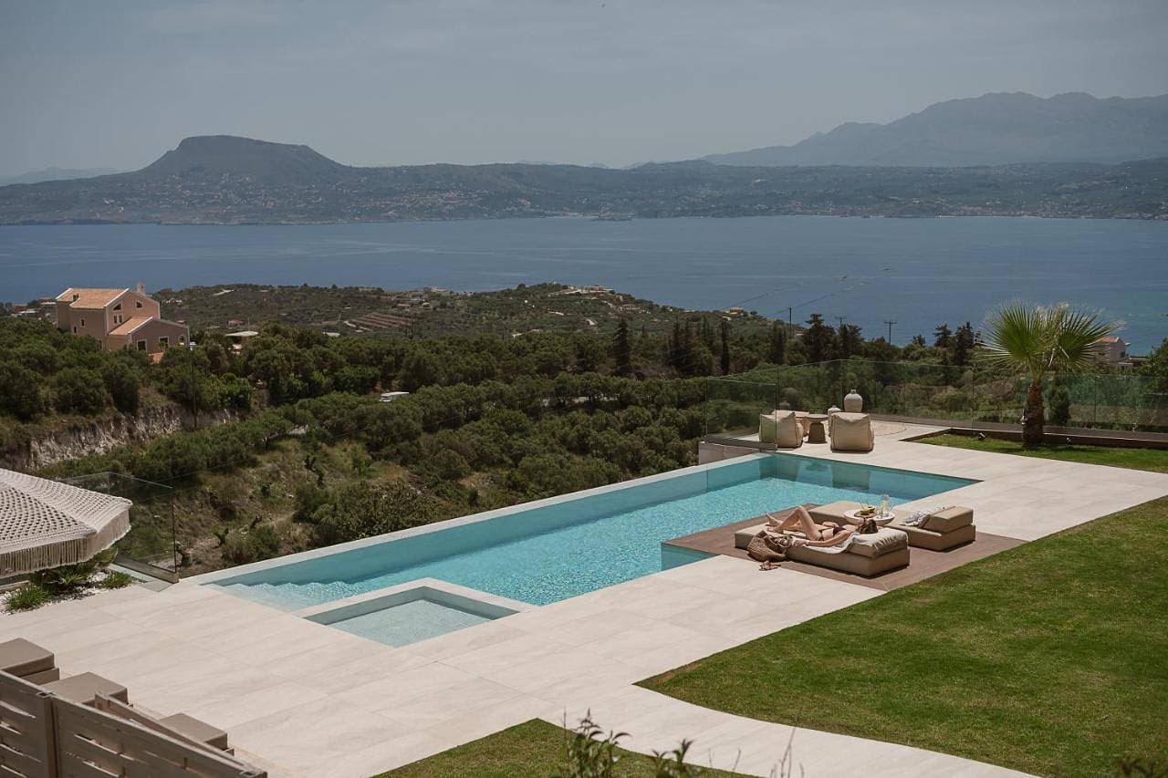 Villa Niolos II 1