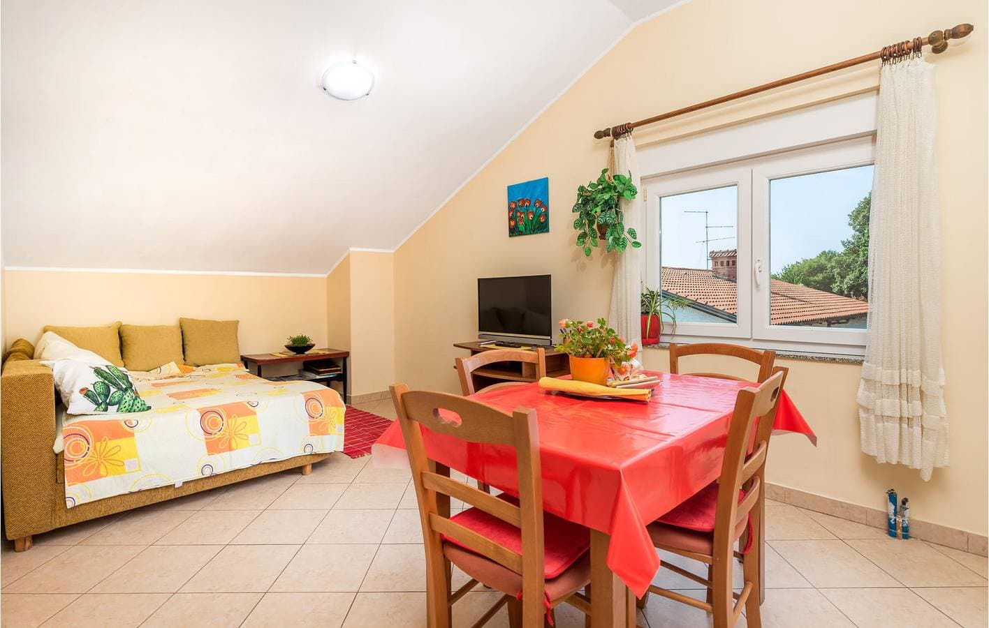 Foto 4 von 23: Gemütliche Ferienwohnung mit Terrasse, WLAN und Parkplatz, 2 km vom hundefreundlichen Strand entfernt