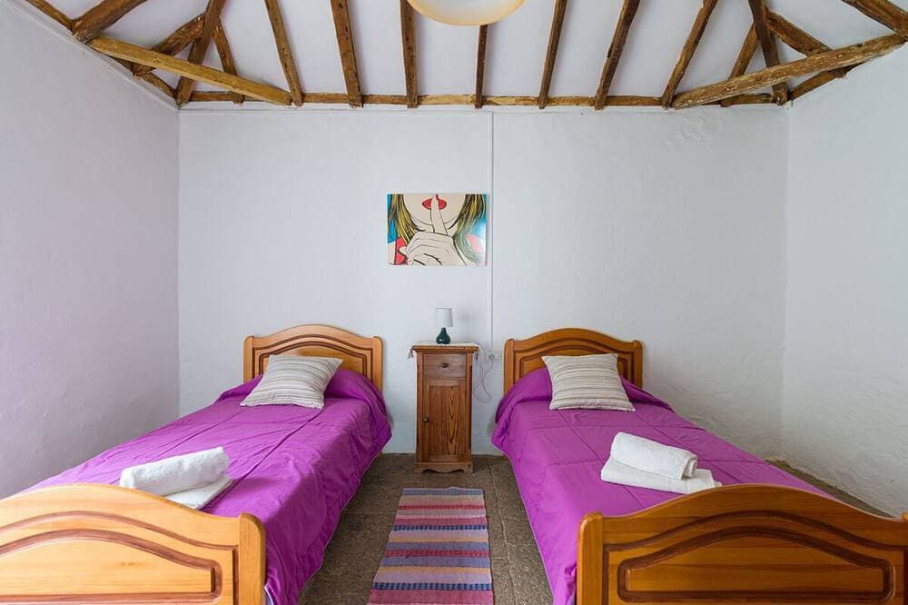Foto 5 von 26: Traditionelles kanarisches Haus, am Wasser.