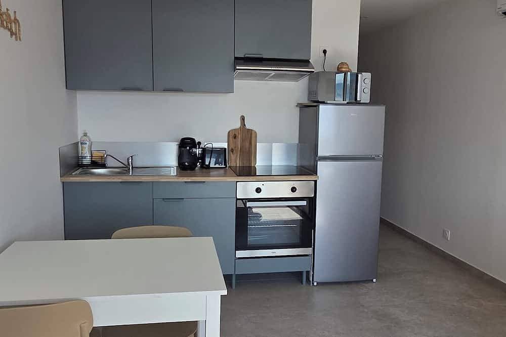 Foto 4 von 7: One-bedroom apartment right on the water, 5 minutes from St. Florent.