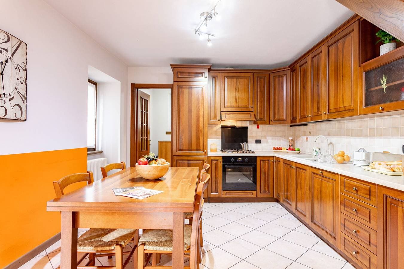 Foto 9 von 49: Ferienwohnung für 4 Personen mit Terrasse