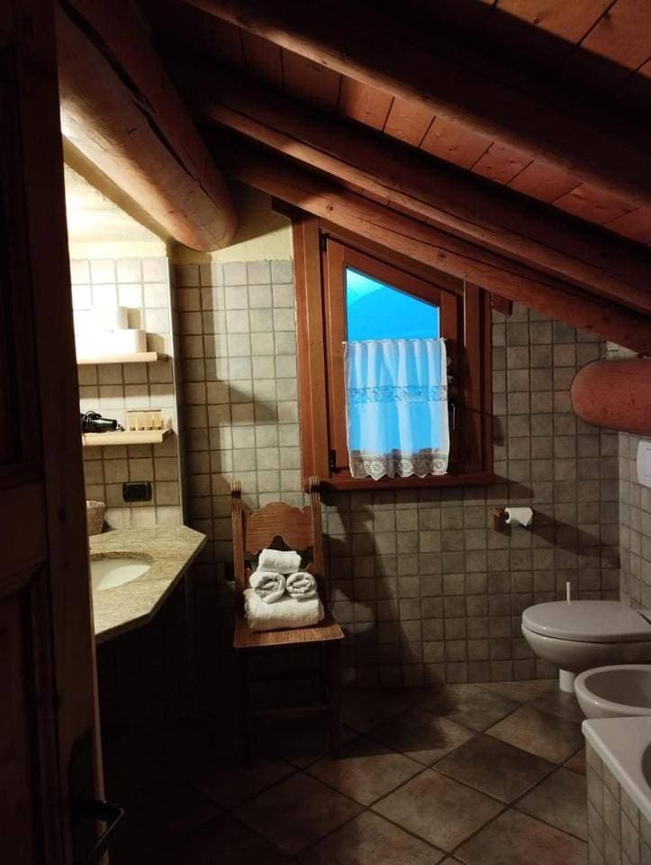 Foto 6 von 13: Double Room with Private Bathroom