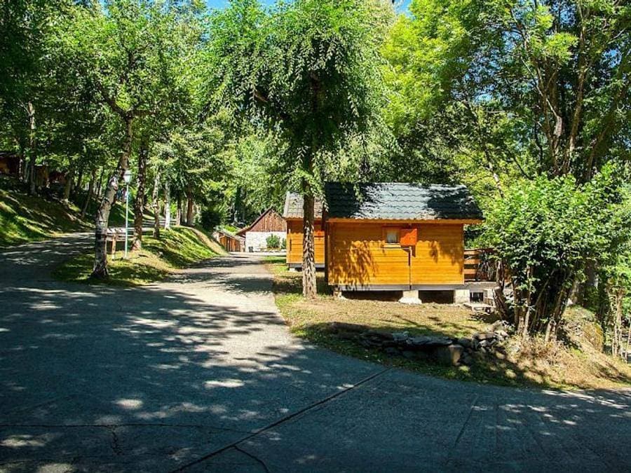 Foto 4 von 42: Bedura Park, camping temático de la naturaleza y bungalows - Chalet 2 personen - Holzhütte