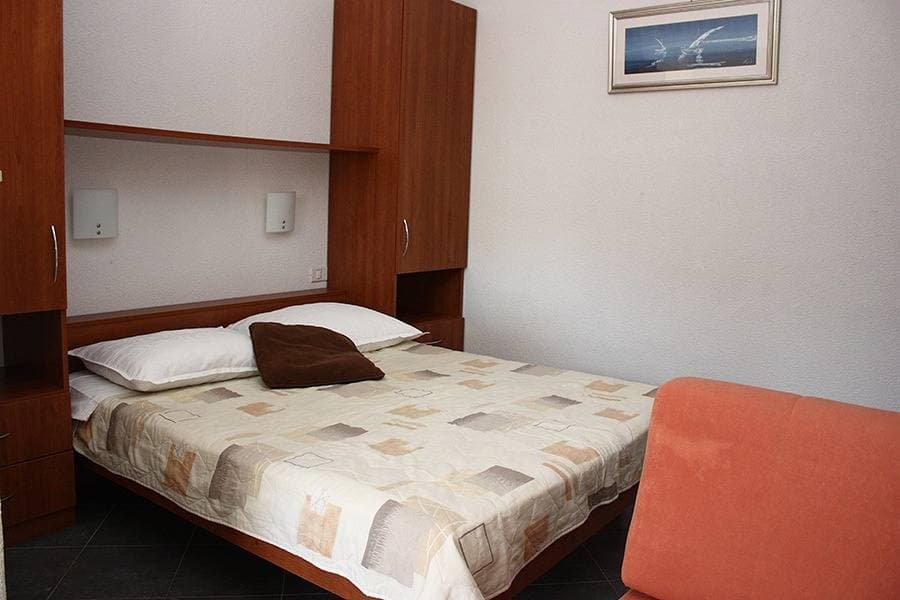 Studioapartment in Grebaštica mit Meerblick, Terrasse, Klimaanlage, W-Lan (886-1) 1