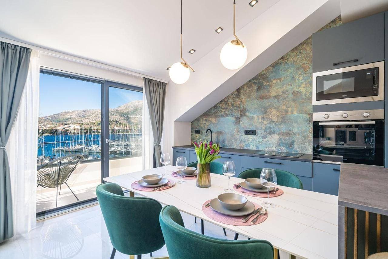 Top Floor Apartment in Slano 1