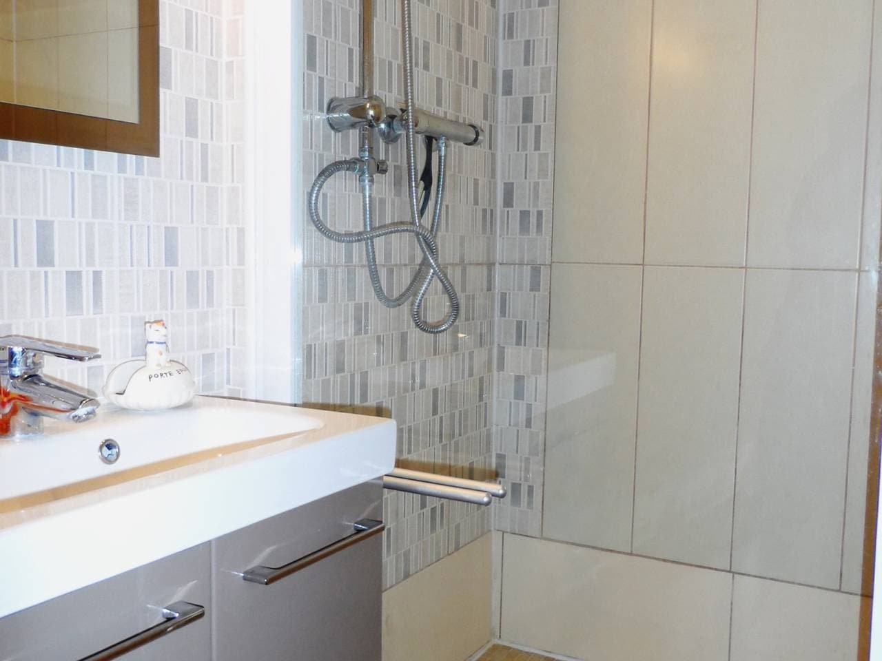 Foto 7 von 10: Meerblick! Südbalkon, 70m zum Strand, 2-Zimmer-Wohnung für 5 Personen mit Aufzug