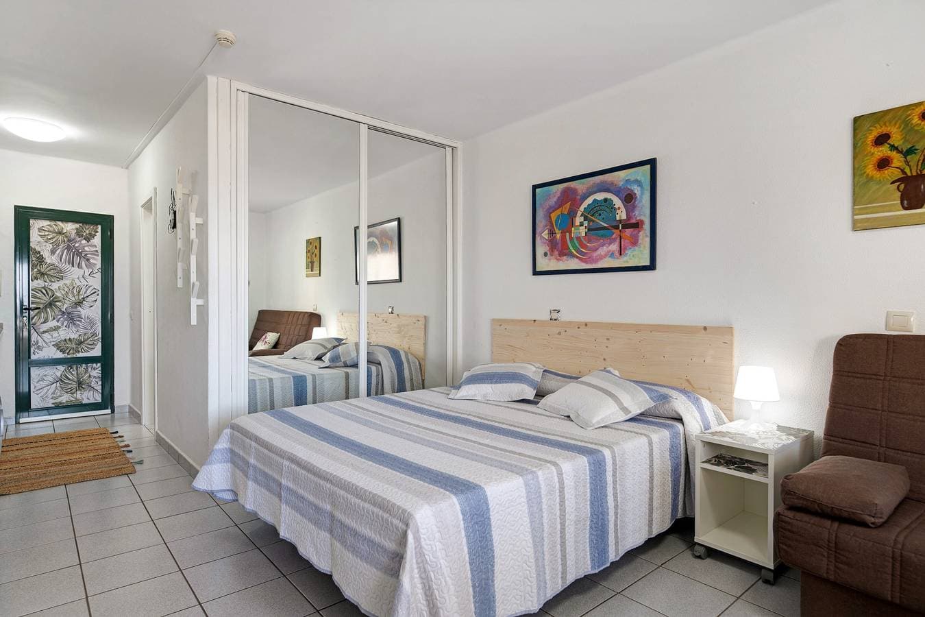 Foto 9 von 21: Ferienwohnung 'Al Sole Studios Playa Roca' mit Meerblick, Gemeinschaftspool und WLAN