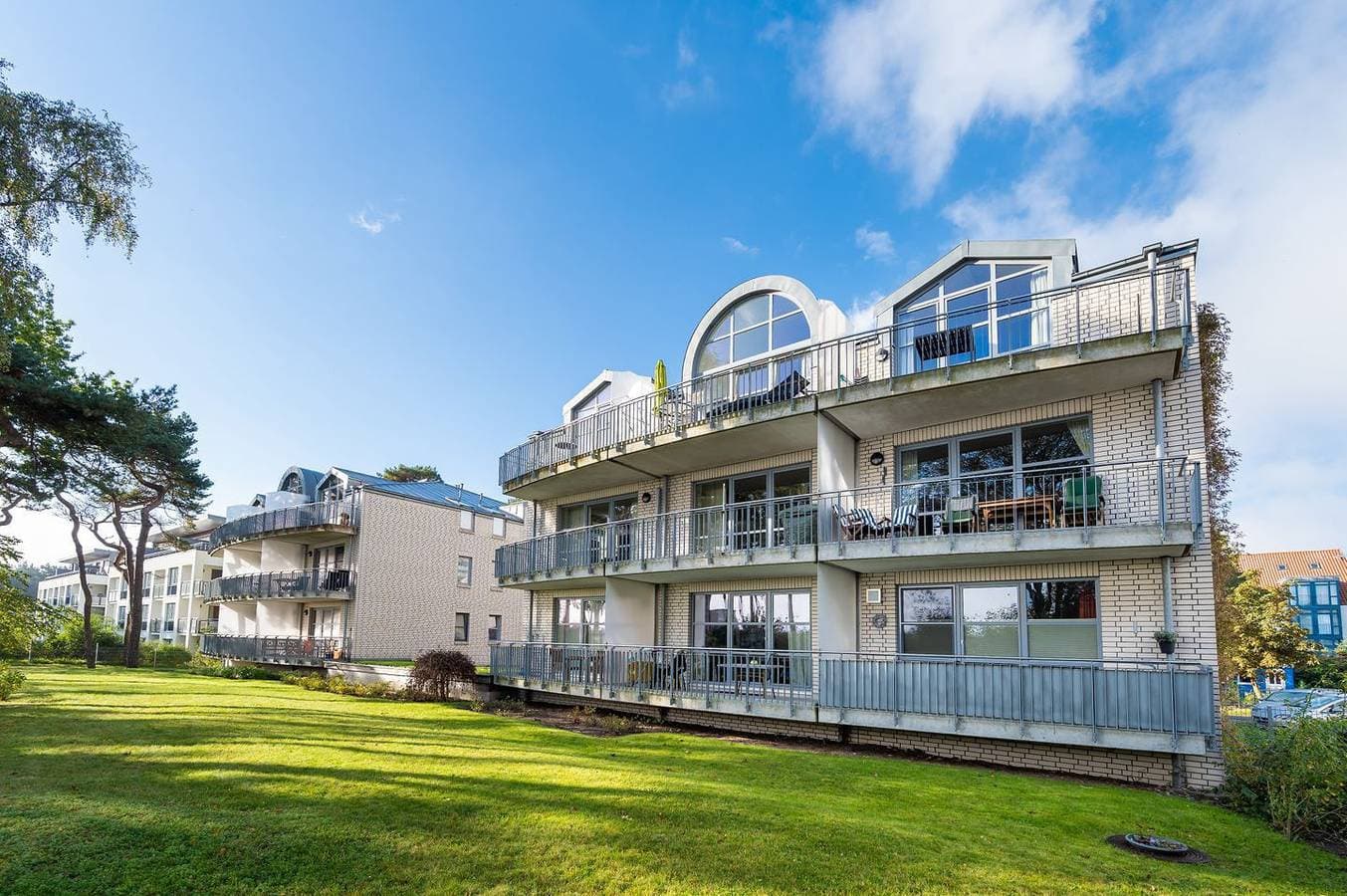 Foto 2 von 14: Großzügige Ferienwohnung mit Balkon und Meerblick, direkte Strandlage