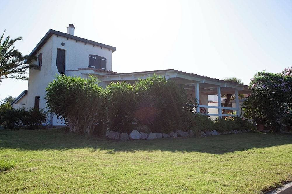 Foto 13 von 30: Villa Paolina: private pool, large shady patio, front garden.