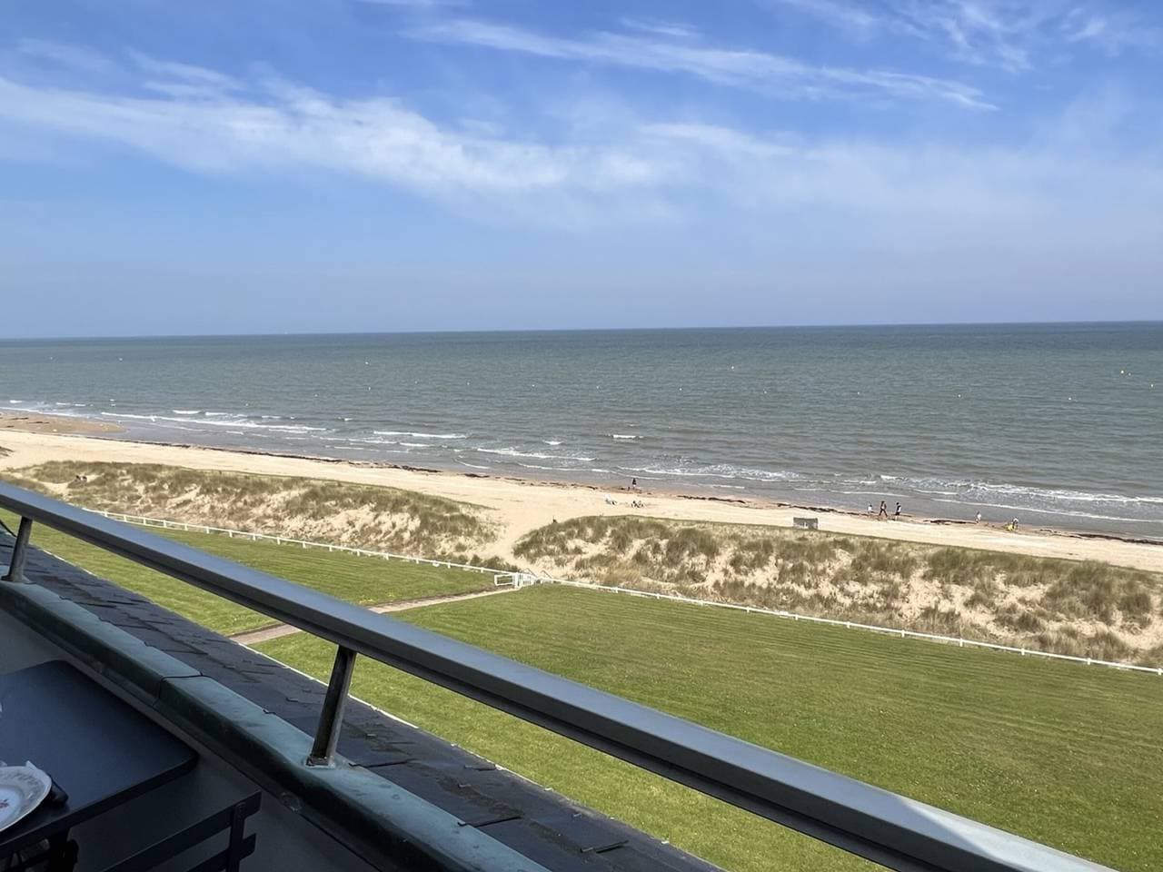 Foto 4 von 16: Studio mit Kabine und Parkplatz nahe am Strand