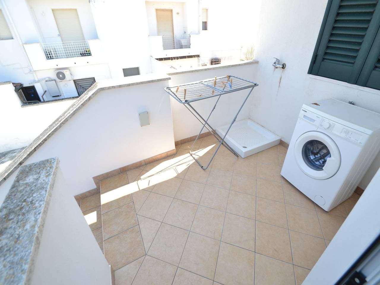 Foto 4 von 19: Dreizimmerwohnung mit Klimaanlage im ersten Stock - Torre dell'Orso