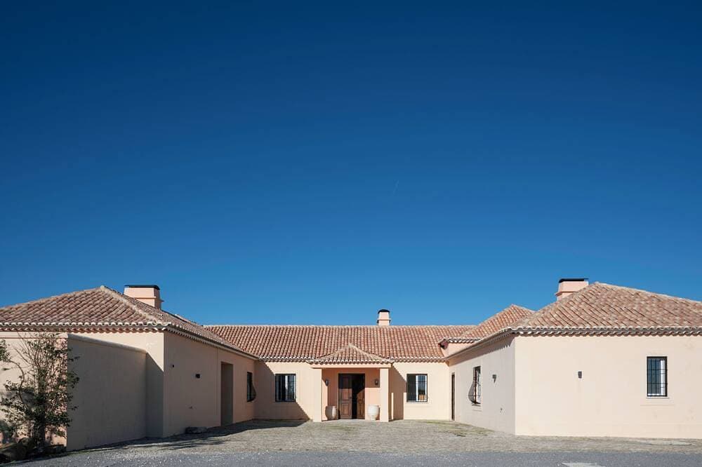 Foto 13 von 30: Elegant Mediterranean Villa - 6 Ensuite Bedrooms with AC - Pool - Sunsets