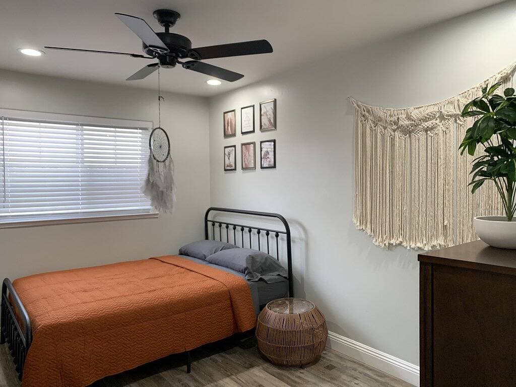 Foto 4 von 20: Cozy 3 bed/ 2 bath with a Brewery Feel Patio