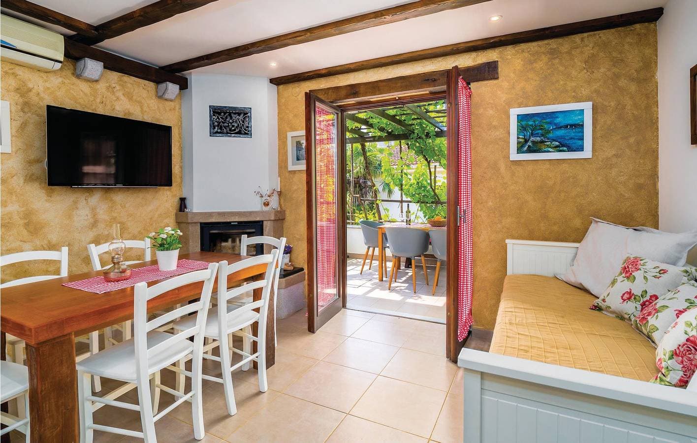 Foto 9 von 37: Gemütliche Ferienwohnung mit Pool, Terrasse und WLAN – nur 300 m von der Küste entfernt!