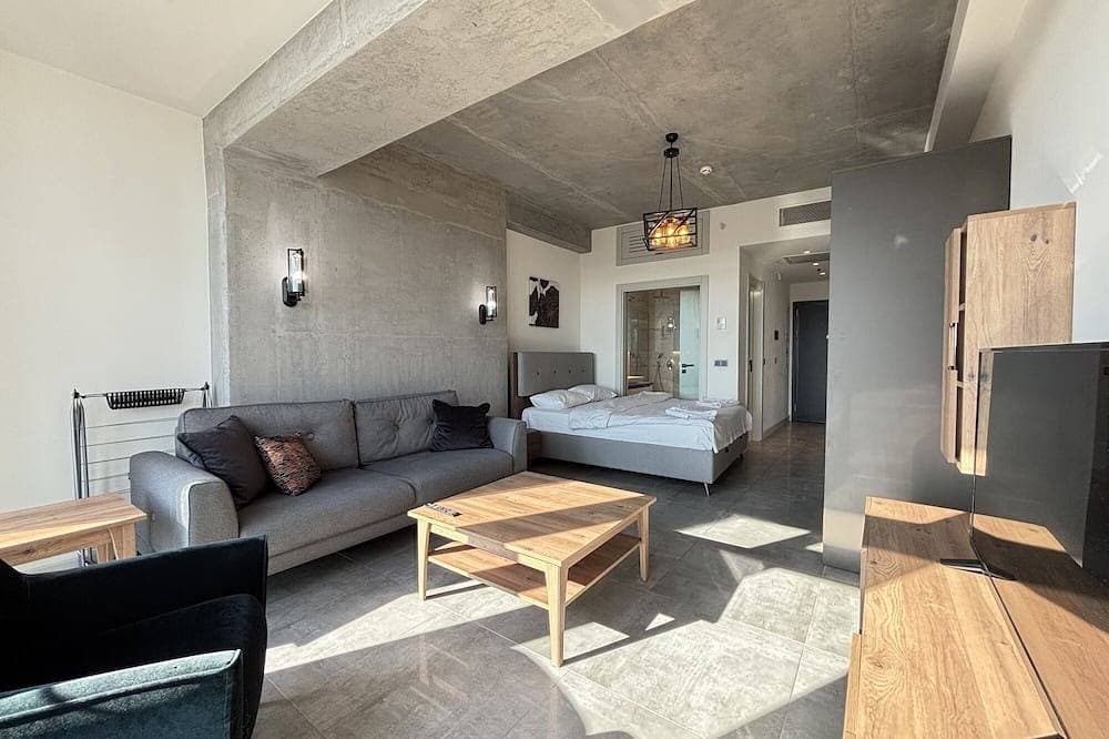 Foto 2 von 23: Queen Bomonti Studio | Panoramic City Living