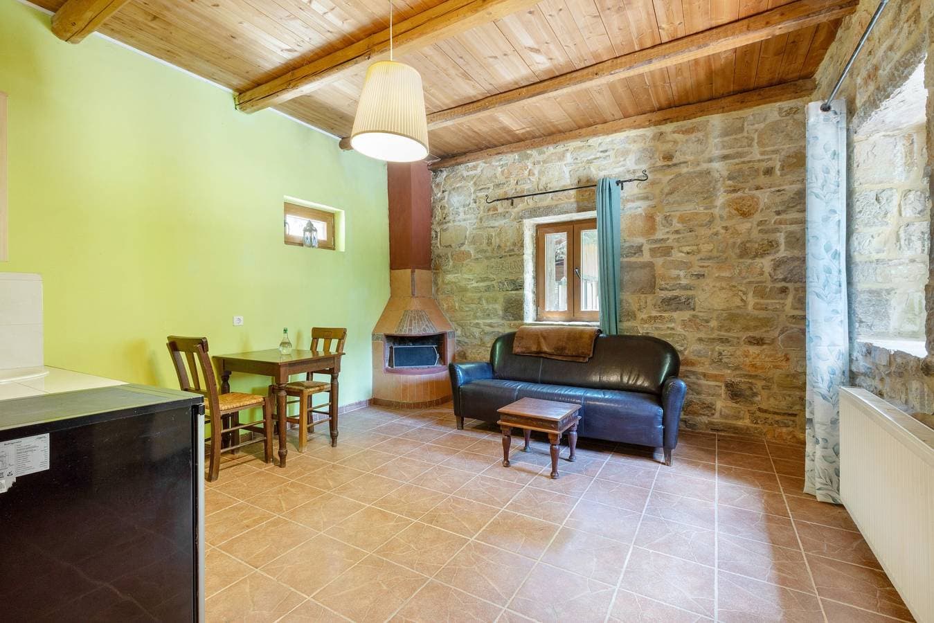 Foto 4 von 32: Einzimmerapartment 'Akros Oreon, Omalos' mit Bergblick, privater Terrasse und WLAN