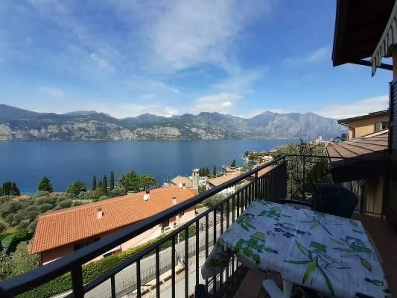 Foto 4 von 12: Zwei-Zimmer-Wohnung mit Balkon und herrlichem Seeblick