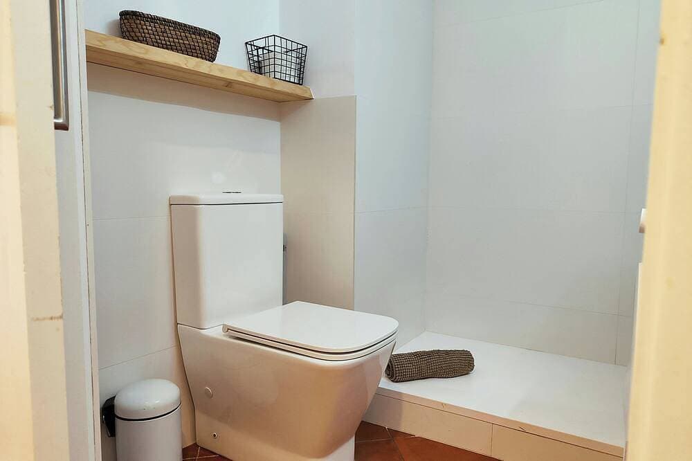 Foto 11 von 30: Bright 1-Bed Apartment on La Rambla, Barcelona. Rj