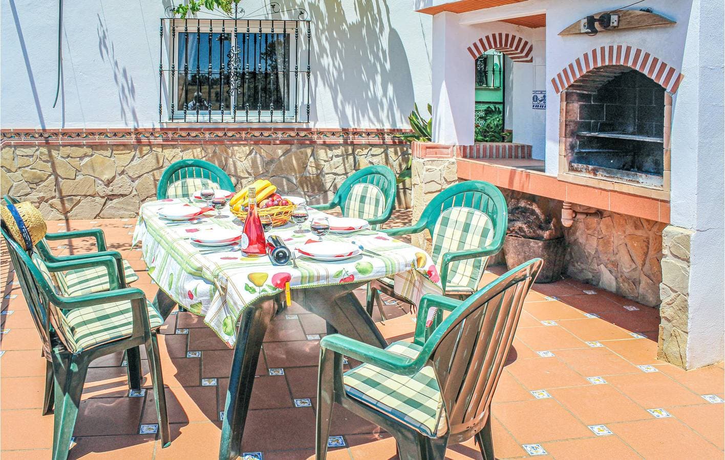 Foto 11 von 32: Rückzugsort am Pool mit Außengrill und Wi-Fi